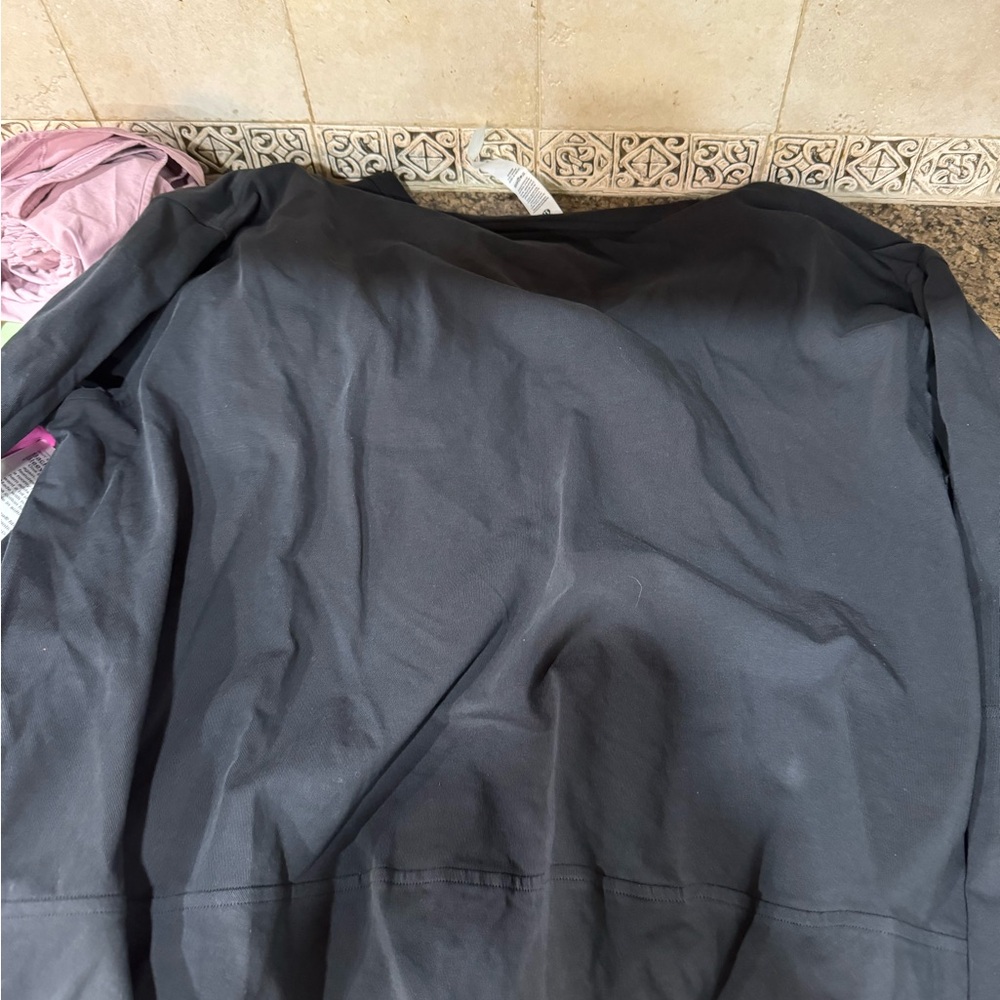 Lululemon Back in action long sleeve *V-Neck